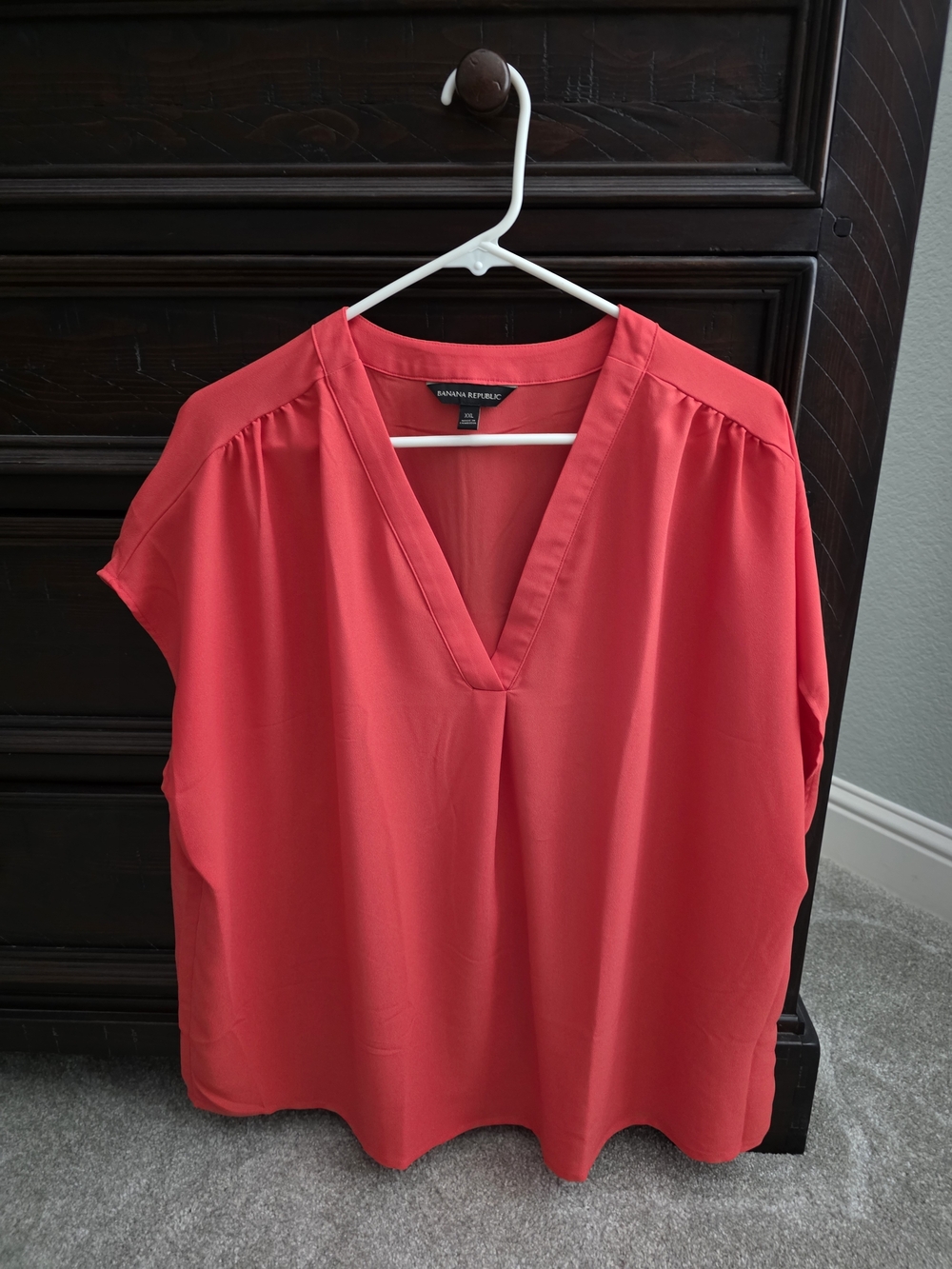 Banana Republic Coral V-Neck Cap Sleeve Blouse